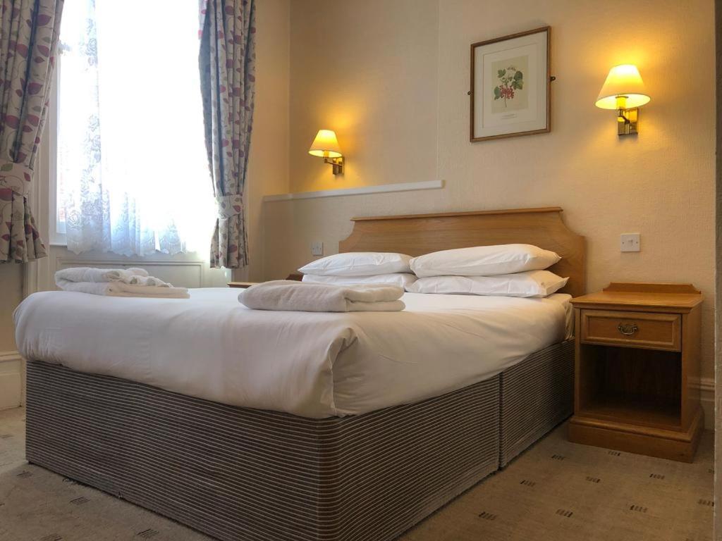 בורנמות' Hotel Capital מראה חיצוני תמונה